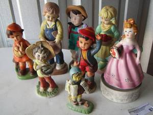 lot 83 image: little boy and little girl home dcor figurines