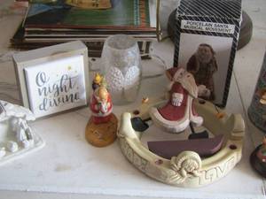 lot 99 image: Santa Christmas dcor
