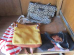 lot 114 image: womens purses
