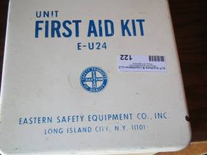 lot 122 image: first aid kit