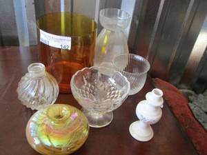 lot 142 image: small candy bowl on stand, vase, and more