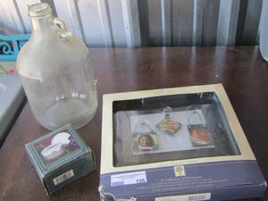 lot 156 image: handled jug, 5x7 photo frame and ornament displays