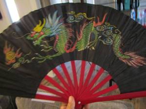 lot 16 image: 24 GREEN DRAGON HAND FAN