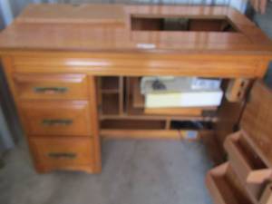 lot 170 image: Sewing table with electric lift 314422