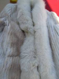 lot 27 image: Robinsons WHITE FOX JACKET -  size not labeled