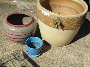 lot 190 image: 3 different size outdoor planters
