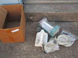 lot 198 image: sink and shower  items