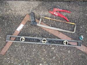lot 206 image: level- square- hand saw