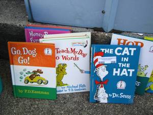 lot 208 image: DR. SEUSS BOOKS - Cat in the hat book  PLUS SEVERAL OTHER KIDS BOOKS lot