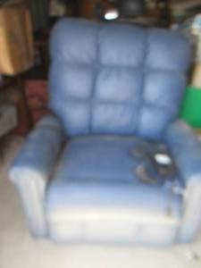 lot 26 image: OAKIN Over Size LIFT CHAIR BLUE  Like New