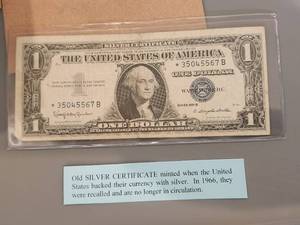 lot 176 image: 1957-B Silver Certificate $1 bank note