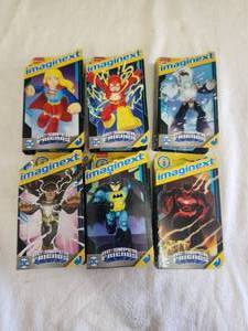 lot 105 image: Selection of 6 imaginext DC super friends figures
