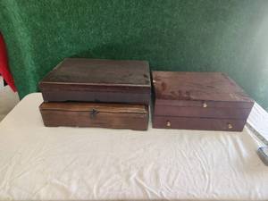 lot 116 image: Selection of 3 empty silverware boxes