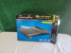 lot 138 image: Swingline guillotine 12 paper trimmer with box