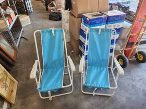 lot 153 image: Selection of 2 foldable backpack style beach chairs