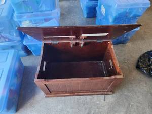 lot 180 image: Wood toy chest or storage chest