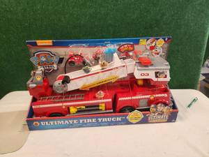 lot 198 image: Paw Patrol Ultimate fire truck toy - N.I.B