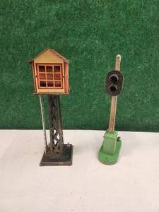 lot 219 image: Vintage train track accessories - Marx tower and Lionel Block switch light