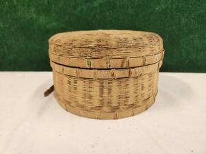 lot 231 image: Vintage basket with lid full of vintage buttons