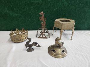lot 246 image: Selection of brass pieces