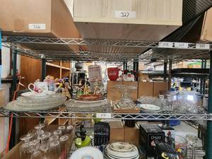 lot 331 image: Shelf lot