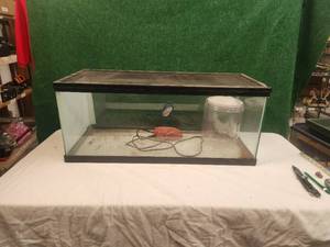 lot 257 image: Reptile Aquarium with heat rock and mesh cover