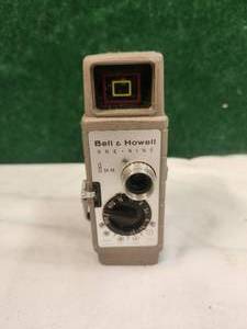 lot 274 image: Vintage Bell & Howell One-Nine 8mm camera