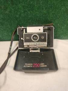 lot 275 image: Vintage Polaroid 250 Land camera