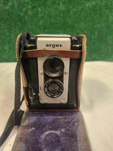 lot 276 image: Vintage Argus camera