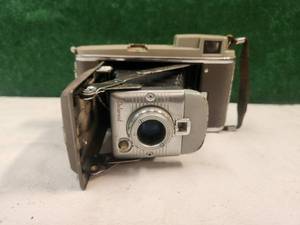 lot 297 image: Vintage Polaroid Land Camera