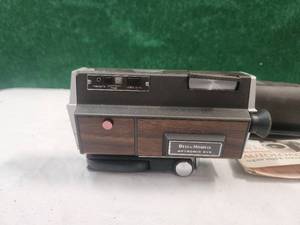 lot 298 image: Vintage Bell & Howell auto load 440 movie camera