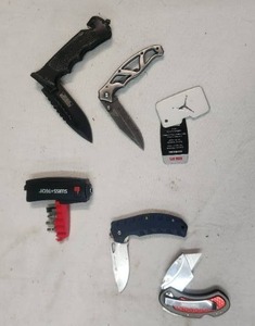 lot 304 image: Selection of knifes