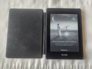 lot 4 image: Kindle - loaded with books and in case