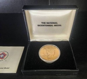 lot 1 image: National Bicentennial medal
