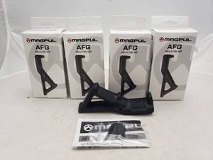 lot 139 image: MAGPUL Angled Fore Grip AFG1   Black - QUANTITY 4 - BID IS TIMES THE QUANTITY