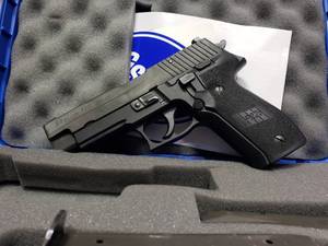 lot 202 image: Sig Sauer P226R Stainless .40 S&W Pistol w 3 Magazines & Case