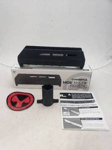 lot 411 image: MAGPUL MOE M LOK Forend Remington 870   Black