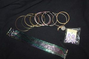 lot 18 image: Fashion Jewlery