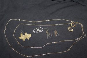 lot 107 image: Fashion Jewlery