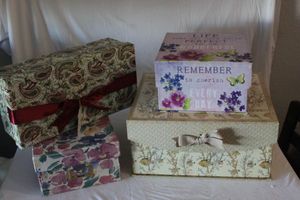 lot 49 image: Decroative Gift Boxes