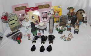 lot 113 image: Fairy Garden Dcor and More