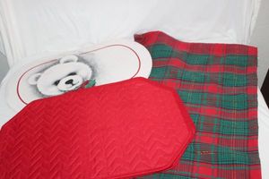 lot 92 image: Christmas Table Linens Placemats and Tablecloth