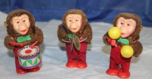 lot 2 image: Vintage Wind Up Monkeys