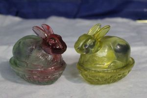 lot 10 image: Two Small Vintage Rabbits in a Basket Glass Trinket dishes by LE Smith