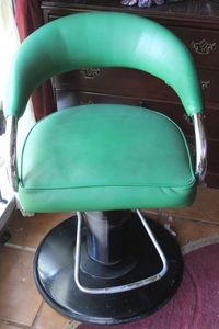 lot 76 image: Barber Chair, Raises up and Down and Swivels