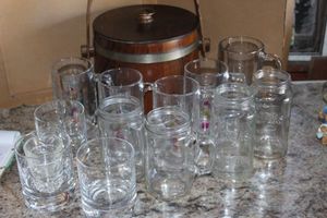 lot 216 image: Vintage Ice Bucket and Glasses