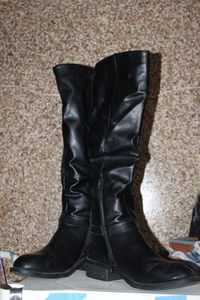 lot 61 image: Womens Black Leather Riding Boots Size 10M