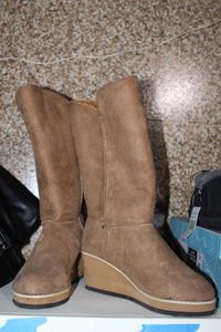 lot 62 image: Womens Brown Wedge Mid Calf Boot Size 9 Unworn