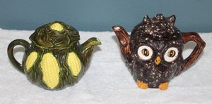 lot 88 image: Vintage Ceramic Tea Pots