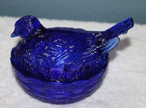 lot 218 image: Rare Callerbsthal France Colbalt Blue Glass Bluebird on Nest Round Trinket Box